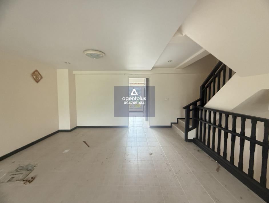 ทาวน์เฮ้าส์ 3 ชั้น ทำเลดี โครงการรแบบร่มรื่น มีบรรยากาศเงียบสงบใกล้ธรรมชาติและทะเลสาบส่วนตัว ติดถนนเจ้าฟ้าตะวันตก