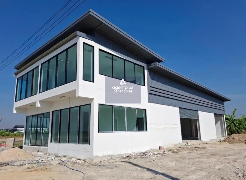 ที่ดินติดถนนใหญ่พร้อมโรงงาน,โกดัง,ออฟฟิศใหม่ราคาเพียง 2.9 ล้านบาทเท่านั้น