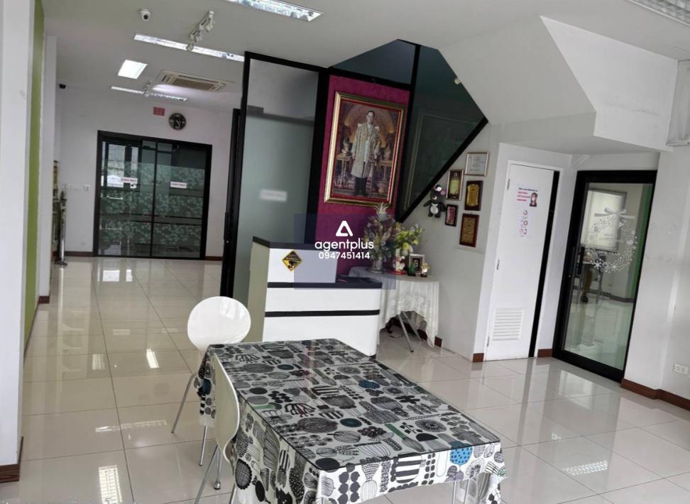 โฮมออฟฟิศ 4 ชั้น หลังใหญ่ ทำเลดีซอยนวมินทร์ 36 ดีไซน์ Modern เหมาะสำหรับสำนักงาน, Showroom, หรือเป็นบ้านพักอาศัยพร้อมออฟฟิศในตัว แยกพื้นที่ส่วนตัวและพื้นที่ทำงานออกจากกันอย่างชัดเจน