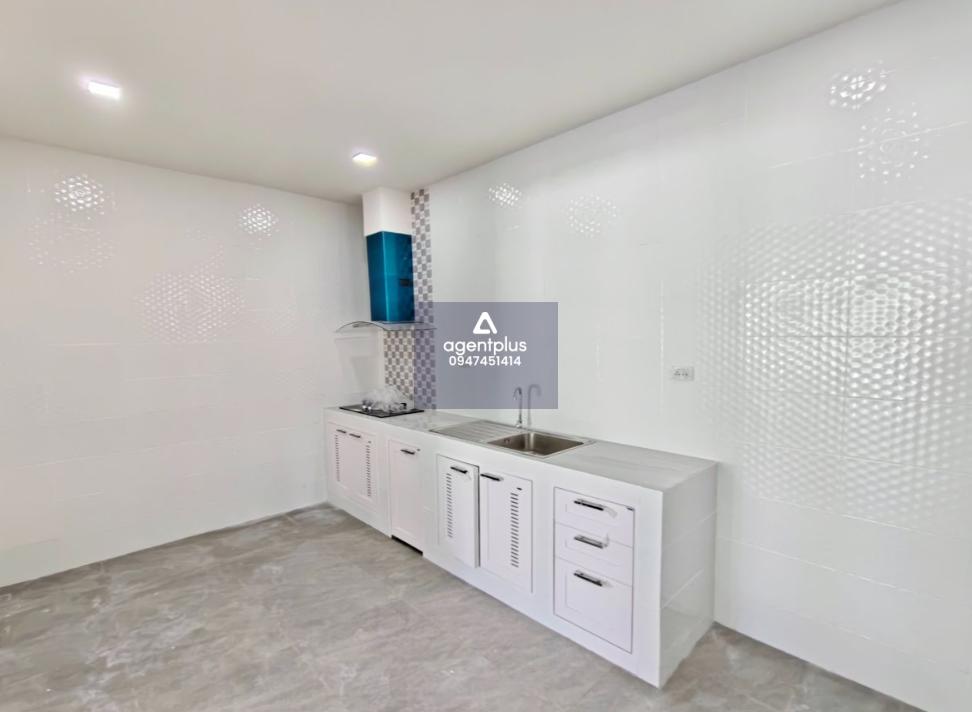 *ขายด่วน!! ลดให้เกือบล้าน โฮมออฟฟิศ อาคารพาณิชย์ 4 ชั้น 20 ตรว. ม.อาร์เค บิซ เซ็นเตอร์ มอเตอร์เวย์ – แอร์พอร์ตลิงค์ ติดถนน จอดรถได้ 6 คัน สนามบินสุวรรณภูมิ กำลังรีโนเวท