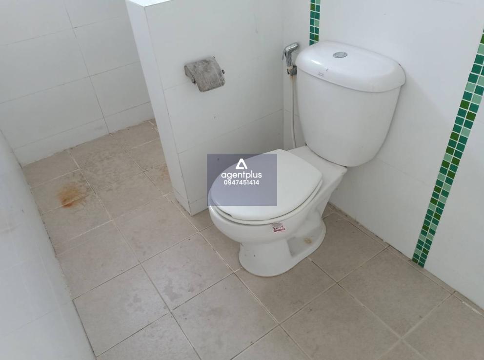 บ้านเดี่ยวชั้นเดียว โครงการเติมทรัพย์ ลิฟวิ่งโฮม ซอย 4 โครงสร้างอาคารคอนกรีตเสริมเหล็ก การคมนาคมเข้าออกสะดวก ตั้งอยู่ในแหล่มชุมชน ห่างจากถนนหมายเลข 363 ประมาณ 300 เมตร