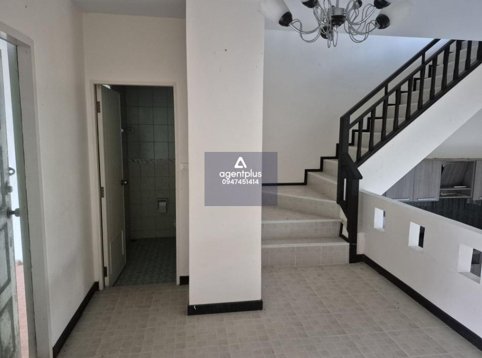 ทาวน์เฮ้าส์ 3 ชั้น ทำเลดี โครงการรแบบร่มรื่น มีบรรยากาศเงียบสงบใกล้ธรรมชาติและทะเลสาบส่วนตัว ติดถนนเจ้าฟ้าตะวันตก