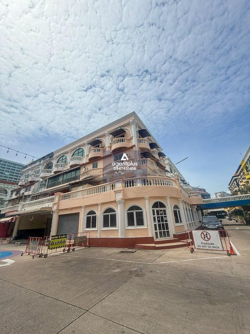 ขายอาคารพาณิชย์ 4 ชั้น (2 คูหาติดกัน) สุดยอดทำเล! ใกล้หาดดงตาลเพียง 100 เมตร ชลบุรี