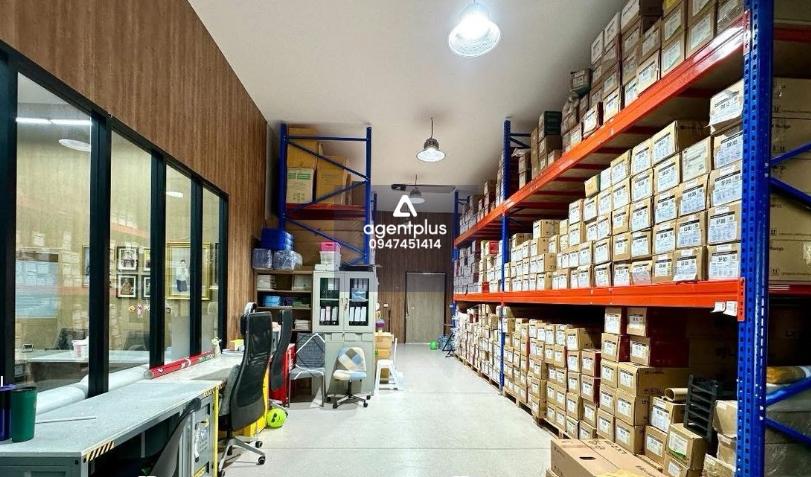 ให้เช่า ออฟฟิศ และคลังสินค้า ติดแอร์ ตกแต่งสวยงาม พร้อมอยู่และต่อเติมได้