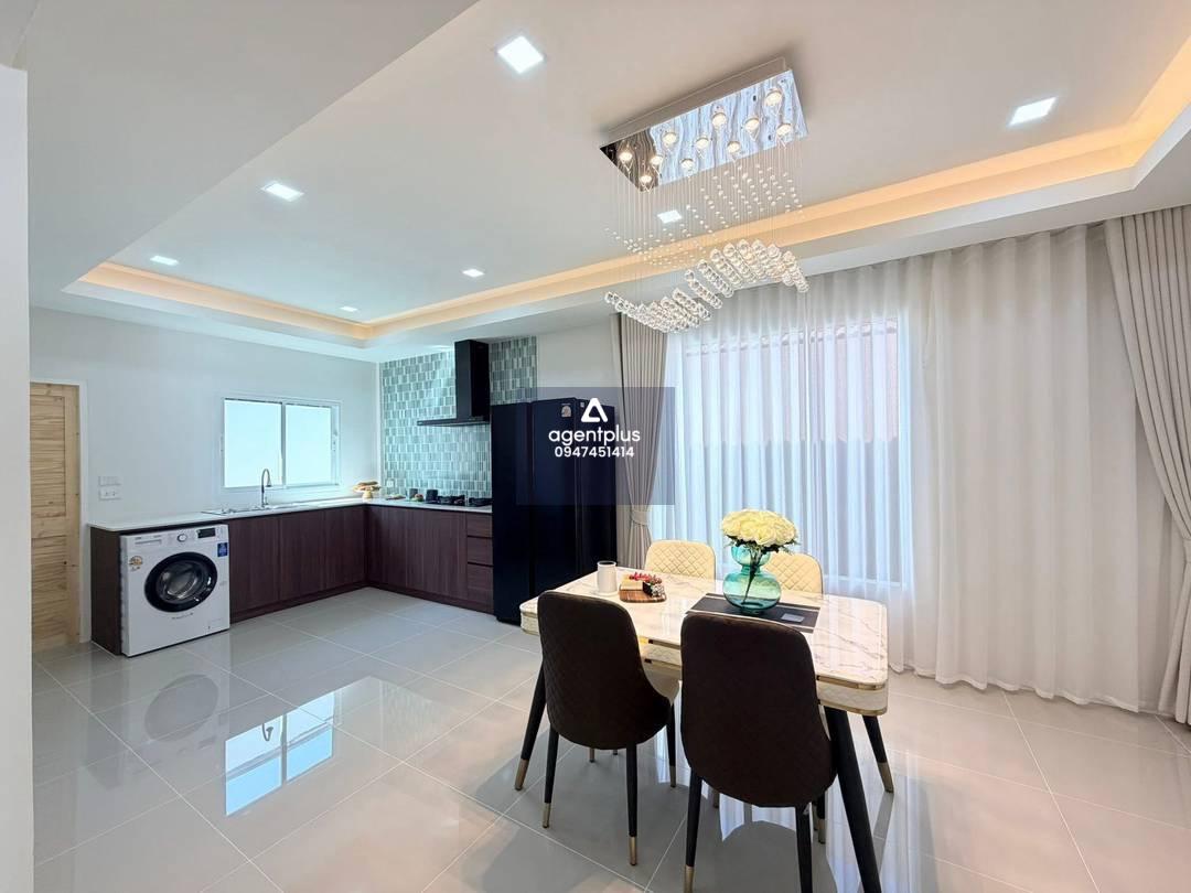 ขาย!!  บ้านเดี่ยวหลังมุม รีโนเวทใหม่สไตล์ Modern Minimal พร้อมดาดฟ้า พื้นที่กว้าง 240 ตารางเมตร | ม.พัทยารุ่งเรือง เนินพลับหวาน