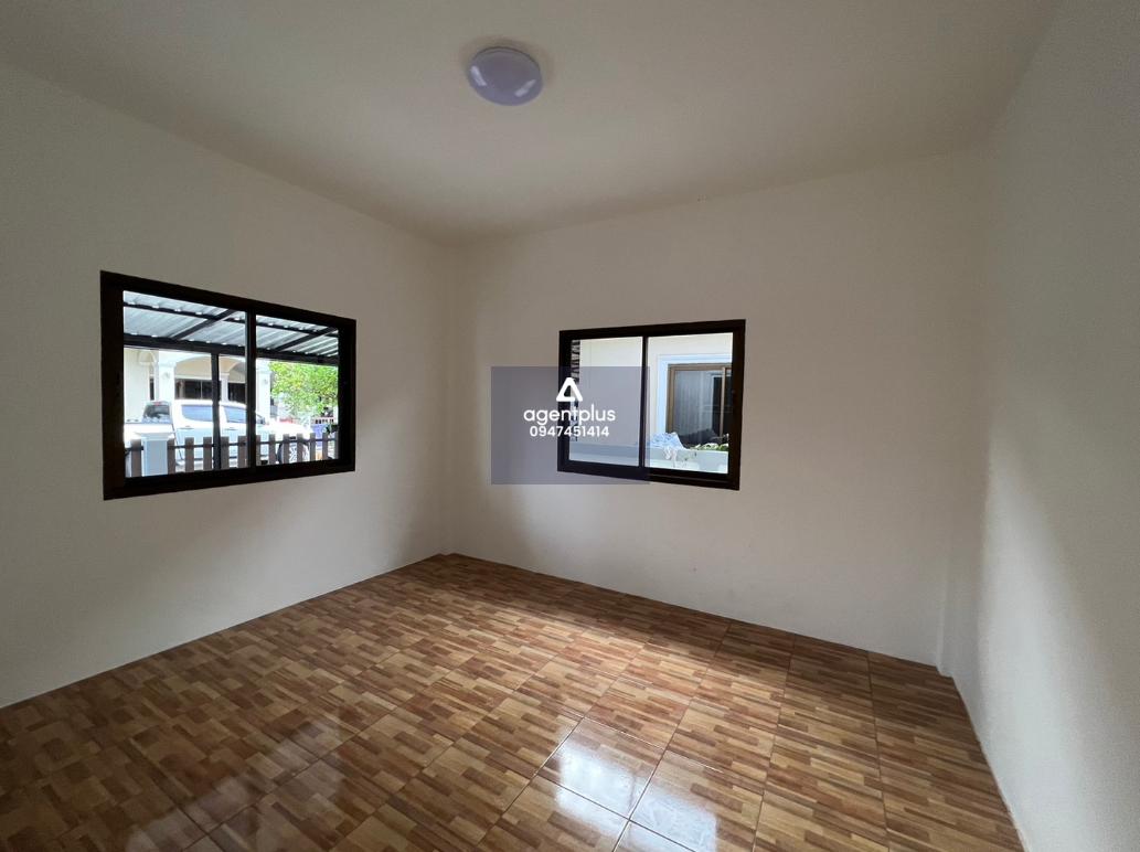 บ้านเดี่ยวชั้นเดียว ศุภสิริ ศรีราชา ถนนเลียบมอเตอร์เวย์(ทล.7) แยกเข้าถนนบ้านสวนทองประมาณ 850 เมตร แยกเข้าซอยชุมชนในซาก 11 ทำเลดี เดินทางเข้า-ออกสะดวก สาธารณูปโภคพร้อม