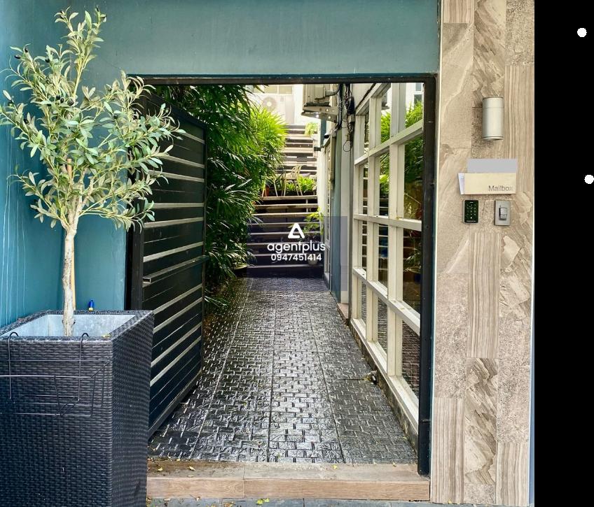 ให้เช่าทาว์นโฮมออฟฟิช 3 ชั้น 180 ตรม. ย่านTown in Town หลังมุม สวนต้นไม้ล้อมรอบบ้าน ใกล้ทางด่วนเอกมัย – รามอินทรา ,นานาชาติ SISB , Regent’s, KIS , บดินทร์เดชา