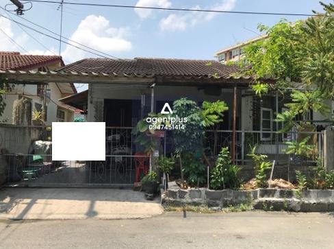 บ้านเดี่ยวชั้นเดียว บ้านเคียงเขา ชลบุรี ถนนสุขุมวิท (ทล.3) ช่วง กม.ที่ 118+500 แยกเข้าถนนเก้ากิโล ประมาณ 1.3 กม. แยกขวาเข้าซอยโครงการประมาณ 150 เมตร เดินทางเข้า-ออกสะดวก อยู่ในย่านชุมชน