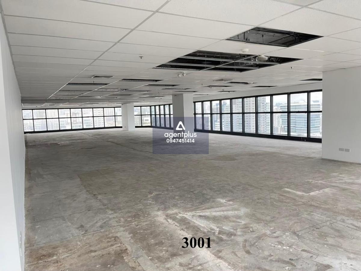 BANGKOK BUSINESS CENTER  **ออฟฟิศดี ทำเลเด็ด ใจกลางเอกมัย 🏢✨**  ตึก BBC – Bangkok Business Center