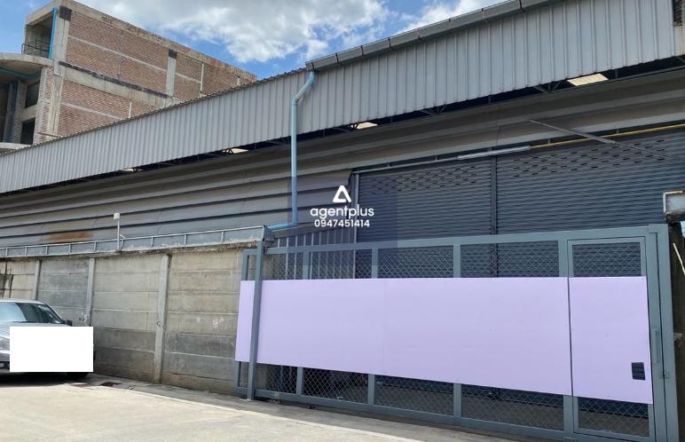 ให้เช่าคลังสินค้า มีออฟฟิสด้านใน ใกล้ทางขึ้นลง วงแหวนรอบนอก