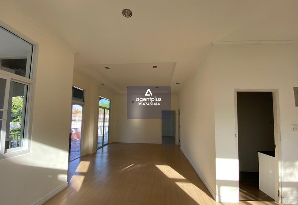 บ้านเดี่ยว โครงการสวนสน พารากอน กรีน รีสอร์ท ทำเลดี ติดถนนวโนภาส ใกล้หาดสวนสนเพียง 550 เมตร การคมนาคมสะดวก อยู่ในย่านชุมชน