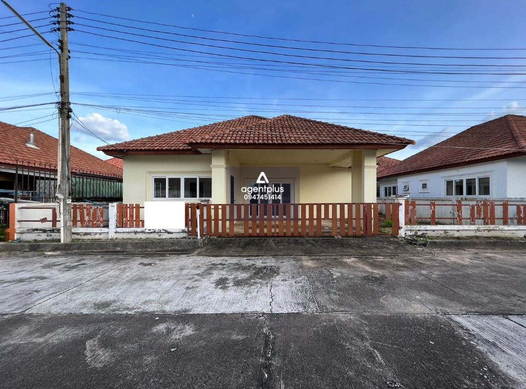 บ้านเดี่ยวชั้นเดียว จากถนนสุขุมวิท(ทล.3) บริเวณแยกตลาดโรงโป๊ะ เข้าซอยบางละมุง 25 ประมาณ 2 กม. และไปตามถนนอีกประมาณ 2 กม. เข้าซอยถนนในโครงการอีก 85 เมตร โครงการบุษบามินตรา ทำเลในแหล่งชุมชน สาธารณูปโภคพร้อม การคมนาคมสะดวก