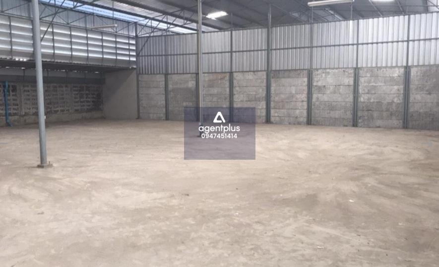 ให้เช่าคลังสินค้า มีออฟฟิสด้านใน ใกล้ทางขึ้นลง วงแหวนรอบนอก