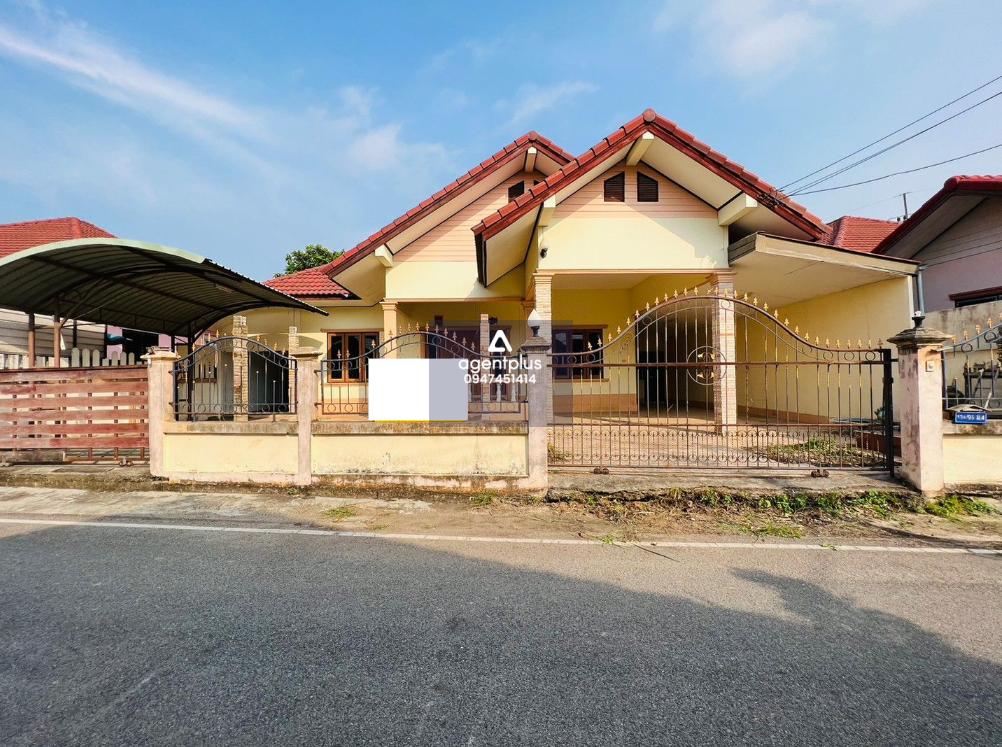 บ้านเดี่ยวชั้นเดียว พื้นที่ใช้สอยกว้างขวาง โครงการรุ่งโรจน์ (ซอย 3) ซอยสุขุมวิท 13 ทำเลดี ในแหล่งชุมชน สาธารณูปโภคครบครัน การคมนาคมสะดวก